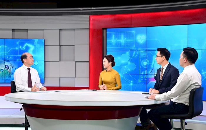 TS. BS Nguyễn Đình Hưng, Phó Giám đốc Sở Y tế Hà Nội trao đổi tại Chương trình. Ảnh: Viết Thành