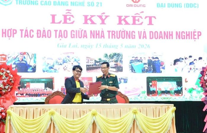 Trường Cao đẳng nghề số 21 thực hiện nghi lễ ký kết hợp tác đào tạo với các doanh nghiệp
