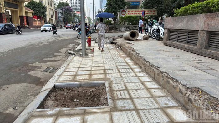 Theo ghi nhận của phóng viên, sau khi nhiều hạng mục cơ bản hoàn thành, diện mạo tuyến phố đã có nhiều chuyển biến tích cực.