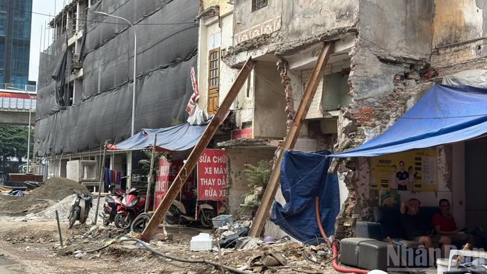 Vướng mắc lớn nhất hiện nay là khu vực số nhà 35 Nguyễn Tuân chưa hoàn tất công tác giải phóng mặt bằng, trở thành “nút thắt” ảnh hưởng đến tiến độ thông tuyến toàn dự án.