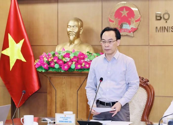 Bộ trưởng Giáo dục và Đào tạo Hoàng Minh Sơn