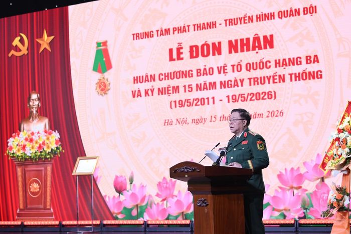 Đại tướng Nguyễn Trọng Nghĩa, Ủy viên Bộ Chính trị, Bí thư Trung ương Đảng, Chủ nhiệm Tổng cục Chính trị Quân đội nhân dân Việt Nam, phát biểu tại lễ đón nhận.