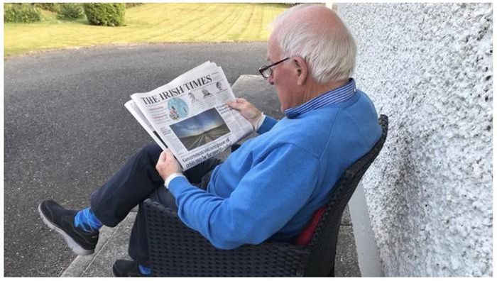 Tờ Irish Times liên kết với bưu điện để giao báo cho bạn đọc ở Ireland. Ảnh: Irish Times