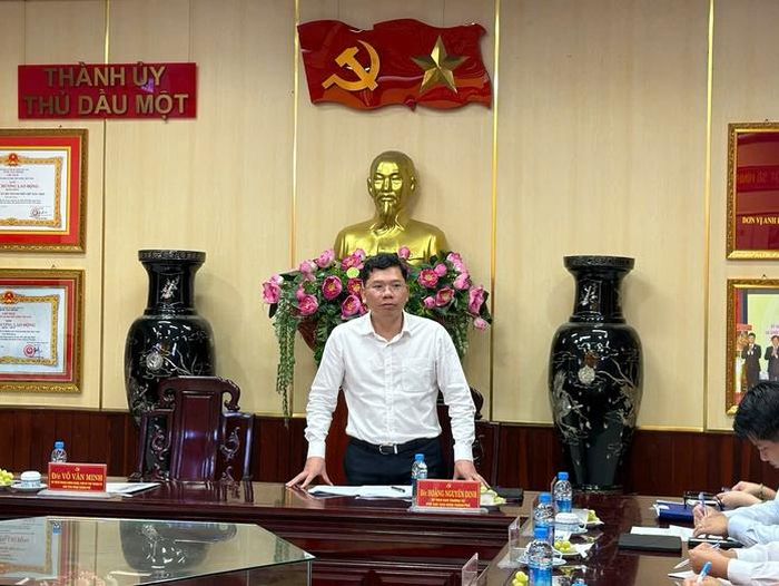 Ông Hoàng Nguyên Dinh, Phó Chủ tịch UBND TPHCM, phát biểu tại hội nghị. Ảnh: NGUYỄN TIẾN