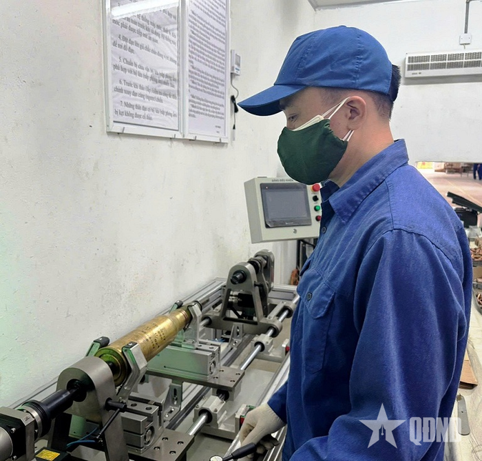 Tháo, lắp bộ lửa; nắp phòng ẩm đạn CX 57.