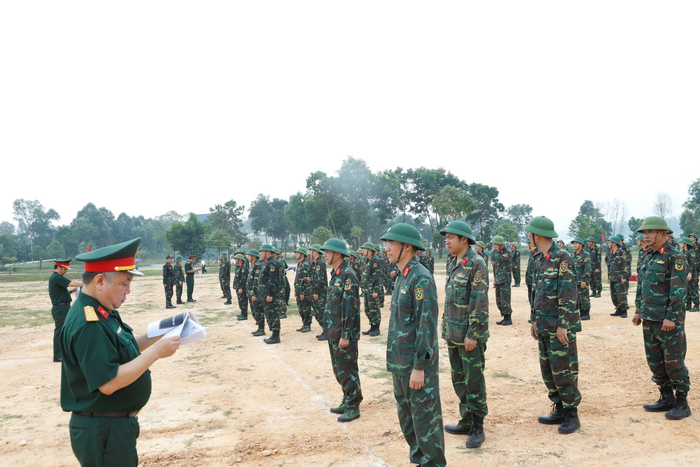  Đoàn kiểm tra thực hiện kiểm tra chứng chỉ hành nghề.