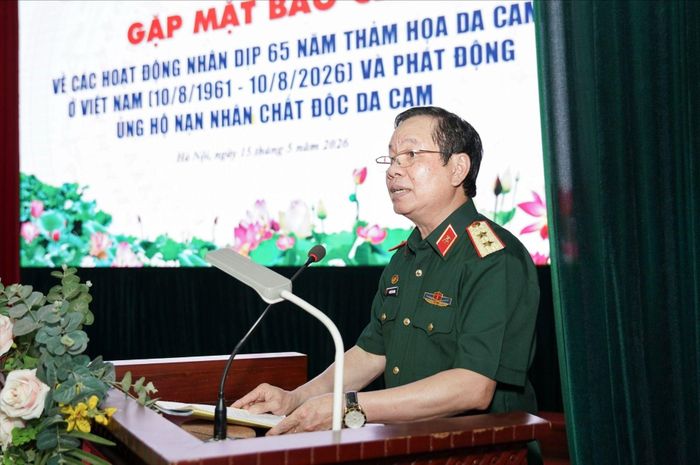 Trung tướng Nguyễn Hữu Chính, Chủ tịch Hội Nạn nhân chất độc da cam/dioxin Việt Nam phát biểu tại chương trình. Ảnh: MINH KHANG