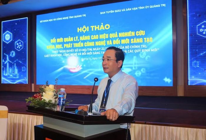 Ông Đặng Ngọc Tuấn, Giám đốc Sở Khoa học và Công nghệ tỉnh Quảng Trị phát biểu khai mạc hội thảo về đổi mới quản lý khoa học, công nghệ và đổi mới sáng tạo.