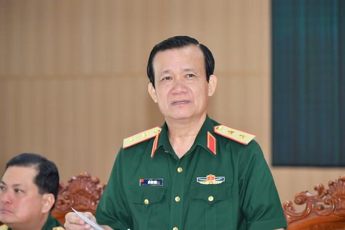 Trung tướng Hồ Văn Thái, Chính ủy Quân khu 9, phát biểu chỉ đạo hội nghị.