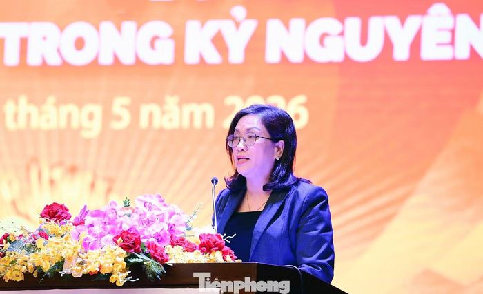 Bà Đinh Thị Mai phát biểu đề dẫn hội thảo. Ảnh: Xuân Tùng
