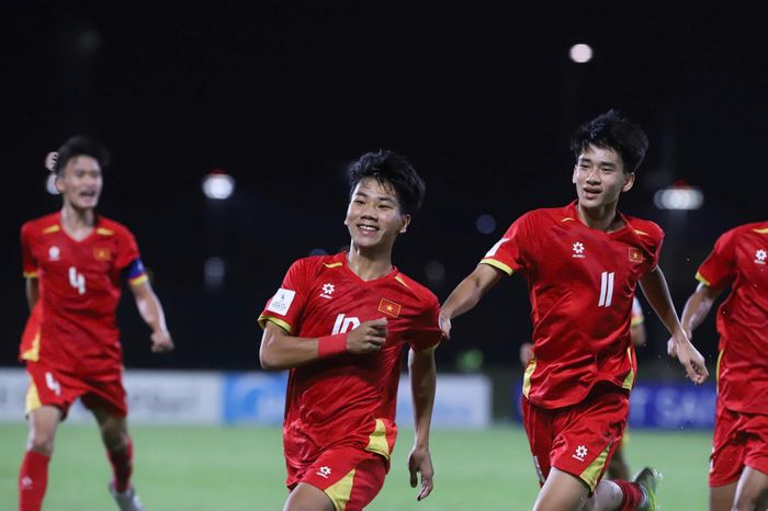 Chu Ngọc Nguyễn Lực, sản phẩm của lò đào tạo trẻ Hả Nội FC ghi bàn gỡ hòa 1-1, mở ra chiến thắng ngược của U17 Việt Nam trước U17 UAE.