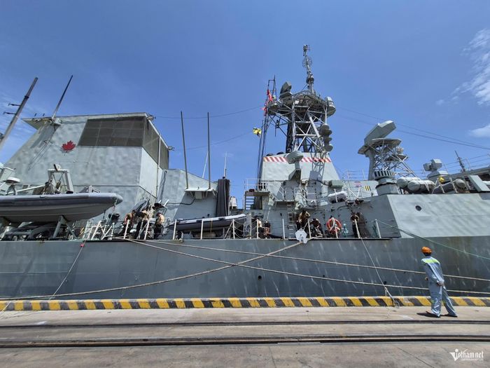 Tàu HMCS Charlottetown khởi hành từ căn cứ quân sự Halifax vào ngày 1/2/2026, thực hiện đợt điều động kéo dài 6 tháng trong chiến dịch HORIZON.