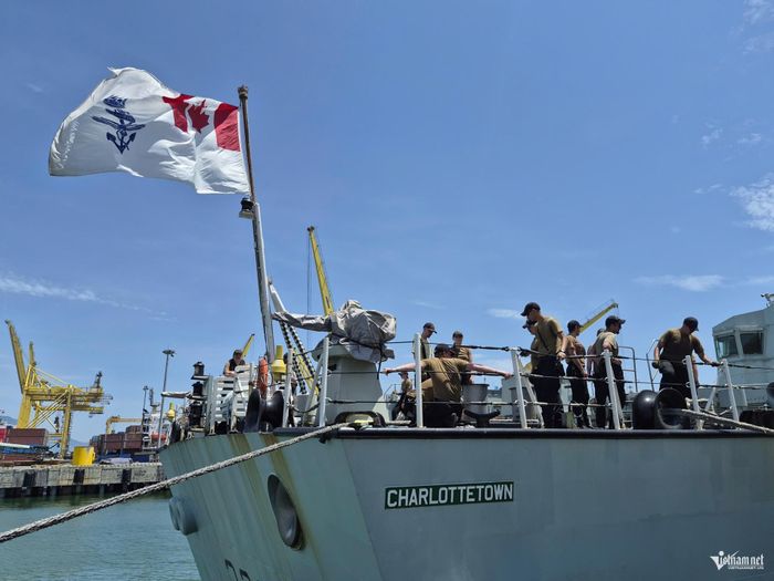 Trong thời gian ở Việt Nam, các thành viên tàu HMCS Charlottetown sẽ giao lưu với các lãnh đạo địa phương trong lĩnh vực hàng hải, tham gia các hoạt động cộng đồng và một sự kiện văn hóa tại Hội An, góp phần thắt chặt những mối gắn kết và củng cố quan hệ nhân dân đầy ý nghĩa giữa hai nước. 