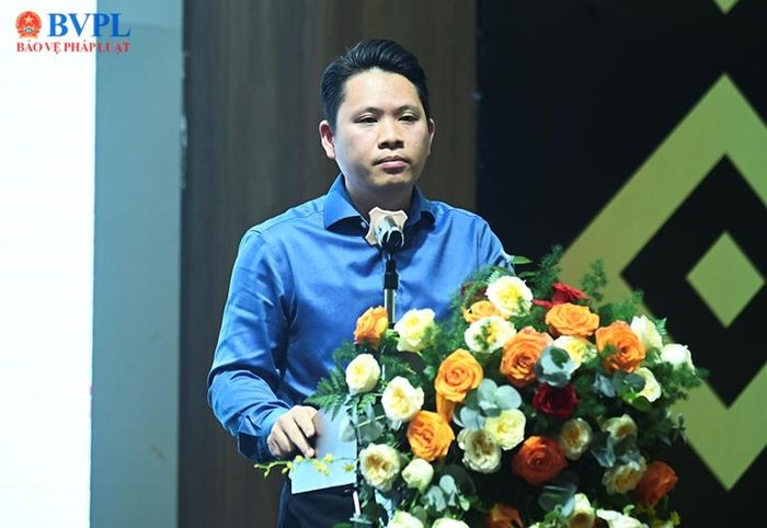  Ông Nguyễn Anh Tú, Chuyên viên Vụ Ngân sách nhà nước, Bộ Tài chính. trình bày chuyên đề. Ảnh: NH.