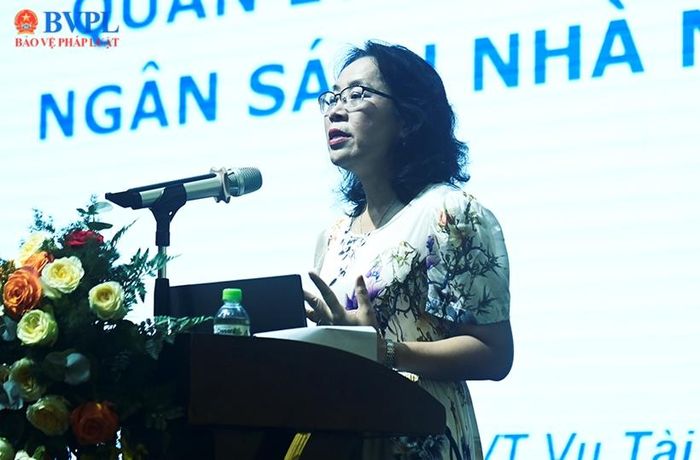 Bà Vũ Thị Hải Yến, Phó Vụ trưởng Vụ Tài chính - Kinh tế ngành, Bộ Tài chính trình bày chuyên đề. Ảnh: NH.
