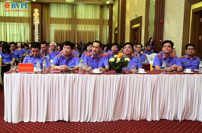  Tại Hội nghị, các đại biểu đã nghe các báo cáo viên từ các Bộ Tài chính, Xây dựng truyền đạt, phổ biến, trao đổi 5 chuyên đề về các lĩnh vực tài chính, đầu tư công, xây dựng cơ bản. Ảnh: NH.