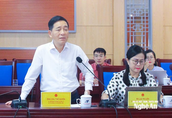 Đồng chí Chu Thế Huyền - Ủy viên Ban Thường vụ Tỉnh ủy, Bí thư Đảng ủy, Chủ tịch HĐND xã Mường Xén, thành viên Ban Văn hóa - Xã hội kiến nghị tỉnh quan tâm chính sách hỗ trợ phát triển du lịch miền Tây Nghệ An. Ảnh: Mai Hoa