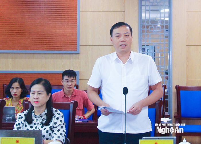Đồng chí Chu Đức Thái - Ủy viên Thường trực, Trưởng ban Văn hóa - Xã hội báo cáo kết quả khởi động nhiệm kỳ mới của Ban. Ảnh: Mai Hoa