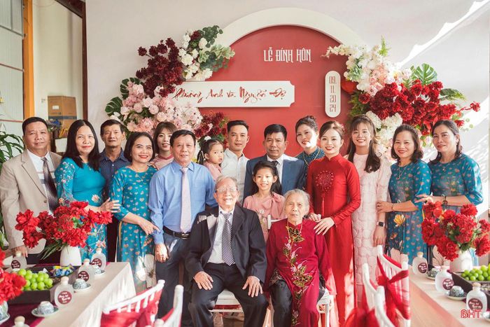 Tình thương yêu, sự sẻ chia giữa các thành viên là bí quyết xây dựng nên gia đình hạnh phúc của ông Lê Ngọc Thạch và bà Trần Thị Sửu (ở xã Toàn Lưu).