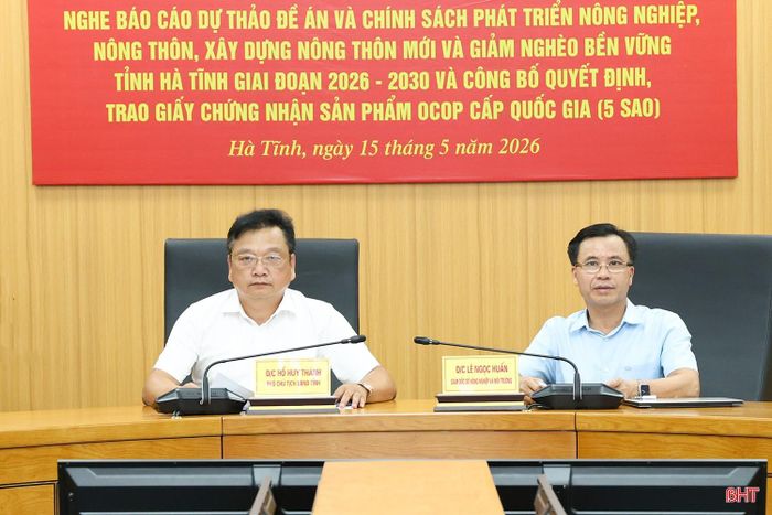 Phó Chủ tịch UBND tỉnh Hồ Huy Thành và Giám đốc Sở NN&amp;MT Lê Ngọc Huấn chủ trì cuộc họp.