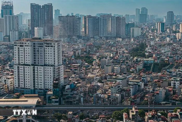 Khi hoàn thành, tuyến đường góp phần giảm áp lực giao thông, xóa bỏ các nút thắt cổ chai và tăng khả năng liên kết khu vực phía Tây Hà Nội. (Ảnh: Phạm Tuấn Anh/TTXVN)