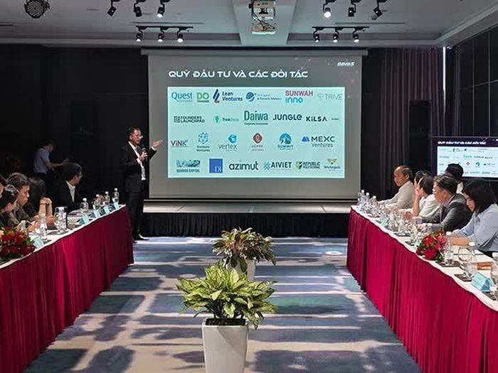 Phó Giám đốc DISSC Võ Đức Anh giới thiệu về các nhà đầu tư, quỹ đầu tư tham dự DAVAS 2026.