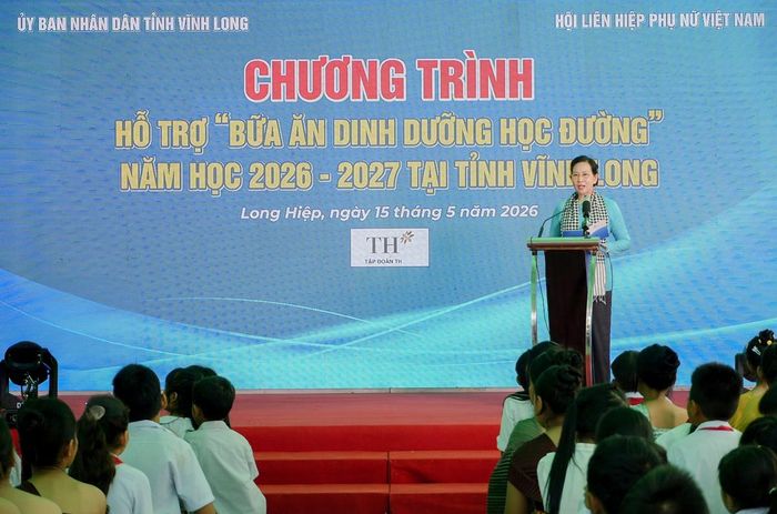 Ủy viên TW Đảng, Phó Chủ tịch Ủy ban Trung ương MTTQ Việt Nam, Chủ tịch Hội LHPN Việt Nam Lê Thị Thủy phát biểu trong Chương trình thí điểm hỗ trợ “Bữa ăn dinh dưỡng học đường” năm học 2026-2027 tại Vĩnh Long