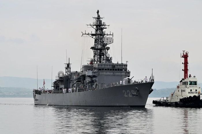 Việc chuyển giao tàu hộ vệ khu trục lớp Abukuma của Nhật Bản cho Philippines cũng đang được xem xét. Ảnh: AP.