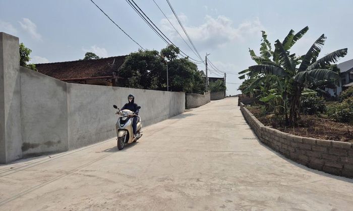 Tuyến đường được mở rộng từ 2,5 m lên 5-7 m ở thôn Cả Am.