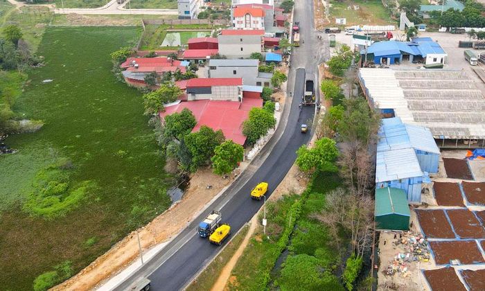  Công trình cải tạo, nâng cấp tỉnh lộ 296 đoạn qua xã Hợp Thịnh được người dân đồng thuận hiến đất mở rộng mặt đường. 