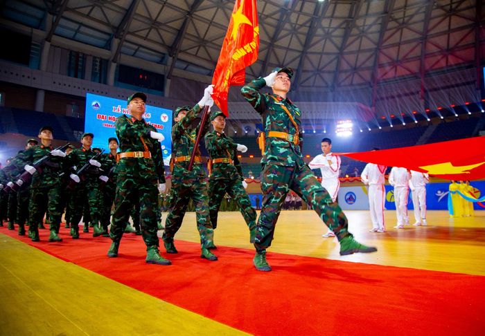 Khối lực lượng vũ trang diễu hành tại chương trình tổng duyệt. Ảnh: BẢO LÂM