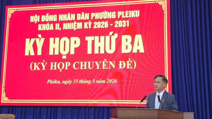  Đồng chí Nguyễn Xuân Phước phát biểu kết luận kỳ họp. Ảnh: Bá Bính 