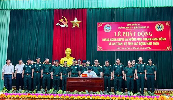 Đại diện các đơn vị ký kết nội dung triển khai thực hiện. Ảnh: P.D 
