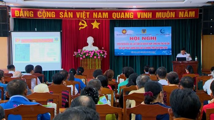  Quang cảnh hội nghị tuyên truyền về công tác phòng - chống khai thác hải sản bất hợp pháp, không báo cáo và không theo quy định. Ảnh: Trung Nghĩa 