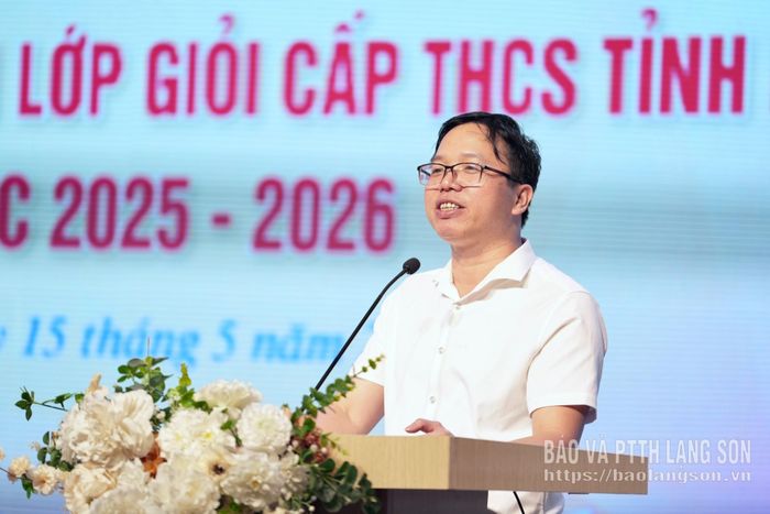 Đại diện Ban giám khảo phát biểu đánh giá tổng kết hội thi