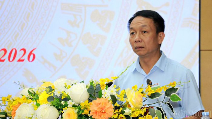 Đồng chí Vũ Quỳnh Khánh - Ủy viên Ban Thường vụ Tỉnh ủy, Phó Chủ tịch Thường trực HĐND tỉnh phát biểu tại hội nghị.