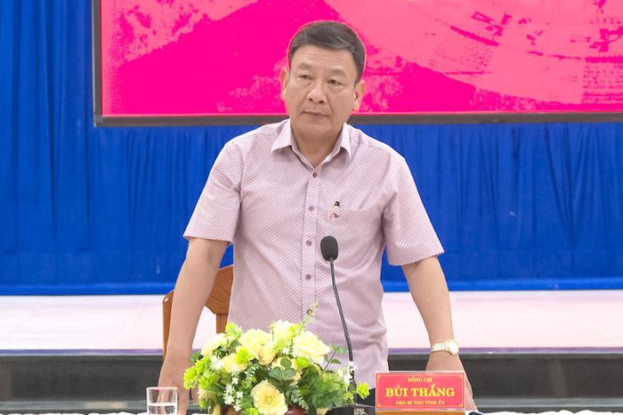 Đồng chí Bùi Thắng, Phó Bí thư Tỉnh ủy phát biểu tại buổi làm việc