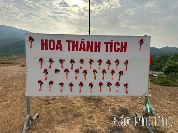 Đoàn kiểm tra Bộ CHQS tỉnh kiểm tra nội dung điều lệnh, kỹ thuật và chiến thuật của lực lượng dân quân Ban CHPTKV 4 - Vĩnh Yên trong đợt huấn luyện năm 2026.