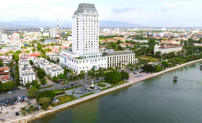Đồng Hới ngày càng phát triển, hiện đại, văn minh - Ảnh: H.Tr