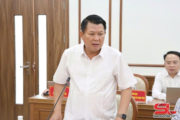 Đồng chí Lò Minh Hùng, Phó Bí thư Thường trực Tỉnh ủy, Chủ tịch HĐND tỉnh, phát biểu tại hội nghị.