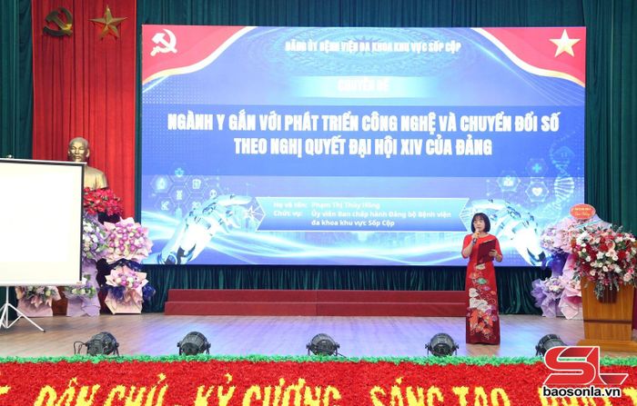 Phần thi thuyết trình của thí sinh đến từ Đảng bộ Bệnh viện Đa khoa khu vực Sốp Cộp.