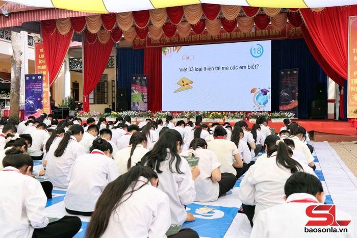 Học sinh Trường THCS Nậm Lầu tham gia cuộc thi “Rung chuông vàng”