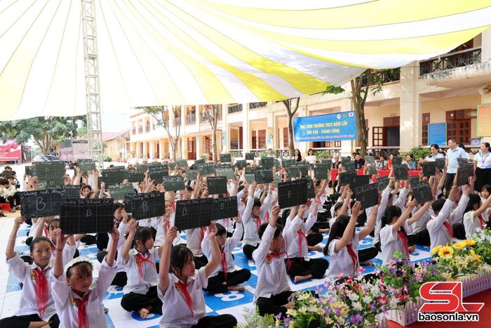 Học sinh Trường THCS Nậm Lầu tham gia cuộc thi “Rung chuông vàng”
