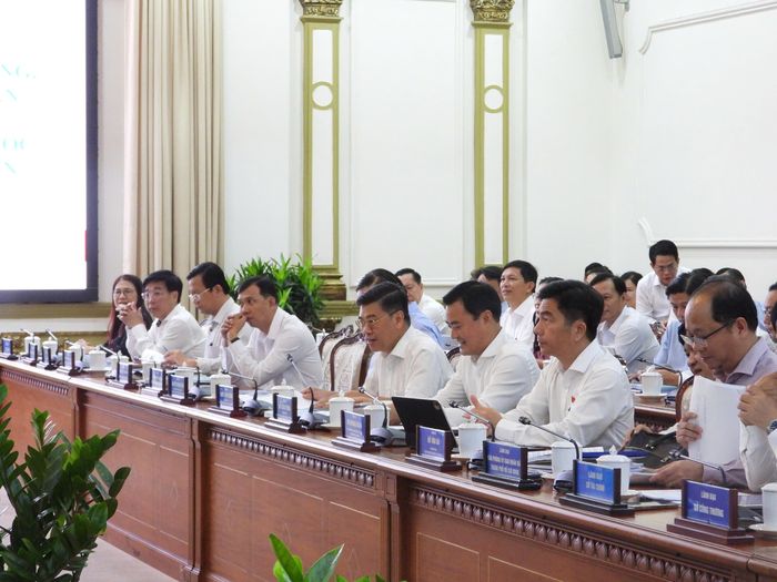 Lãnh đạo các địa phương tại cuộc họp.