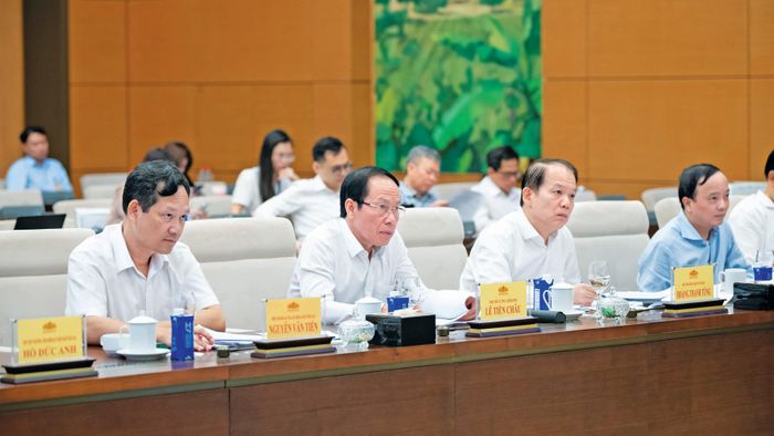 Các đại biểu tham dự phiên họp