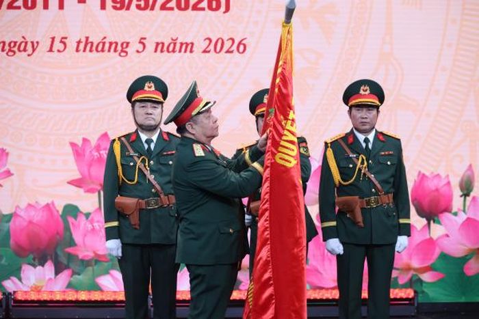Đại tướng Nguyễn Trọng Nghĩa trao tặng Huân chương bảo vệ Tổ quốc hạng Ba cho Trung tâm PT- TH Quân đội.