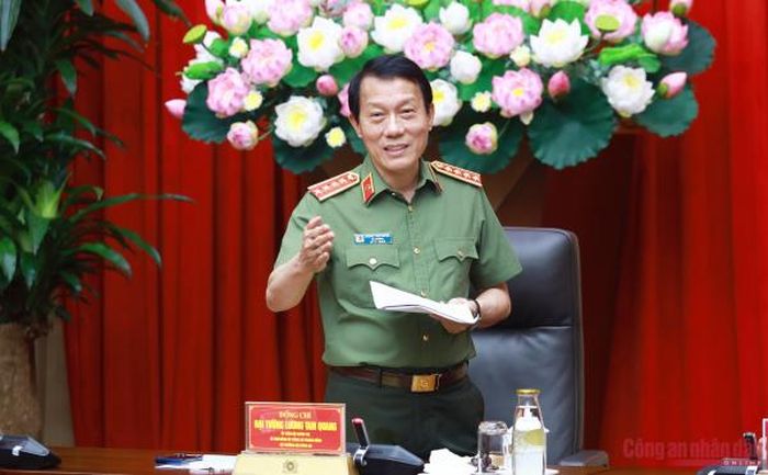 Bộ trưởng Lương Tam Quang yêu cầu lực lượng Công an tỉnh Thanh Hóa phải chủ động nắm chắc tình hình, không để bị động, bất ngờ trong mọi tình huống.