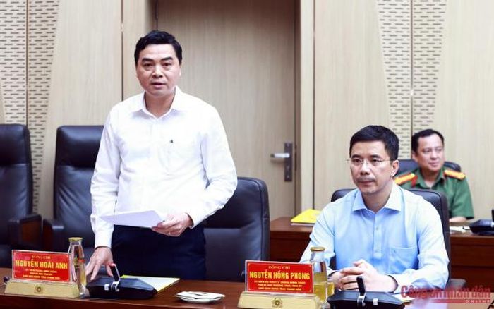 Đồng chí Nguyễn Hoài Anh, Ủy viên Trung ương Đảng, Phó Bí thư Tỉnh ủy, Chủ tịch UBND tỉnh Thanh Hóa phát biểu tại buổi làm việc.