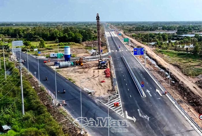 Tuyến cao tốc Cần Thơ - Cà Mau góp phần tháo gỡ điểm nghẽn hạ tầng giao thông, giúp tỉnh kết nối thuận tiện với các địa phương trong vùng ĐBSCL.