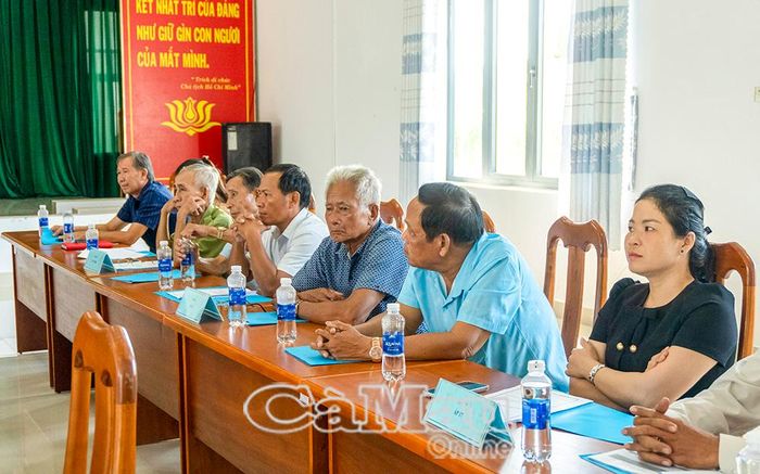 Đại diện cộng đồng dân cư sinh sống trên lâm phần tham dự hội nghị.